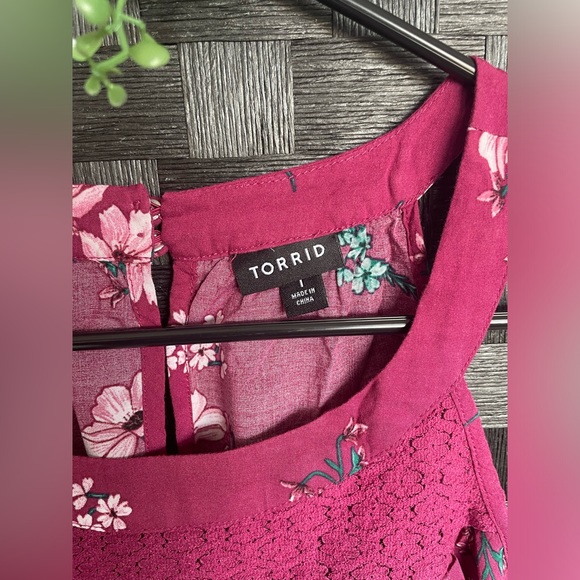 Woman’s Torrid Size 1 Tank - Picture 2 of 6